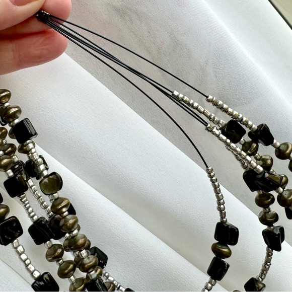 Necklace, 5 strand layered wire, shell bead black, gray, silver jewelry - Picture 10 of 11